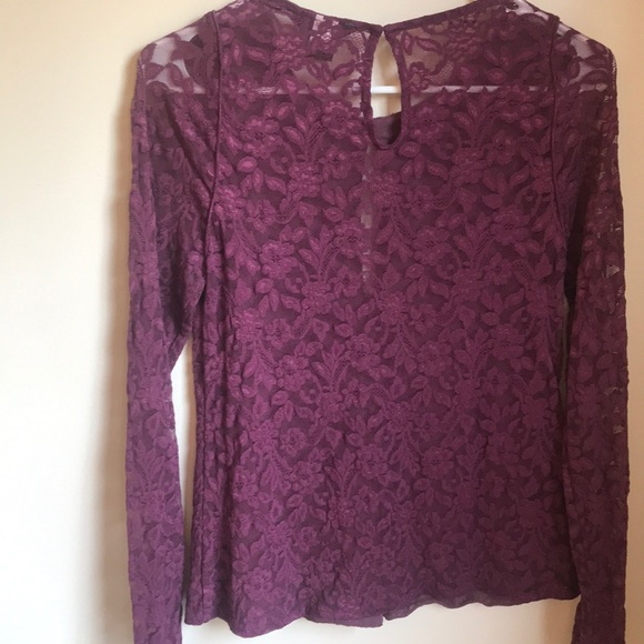 Moda peplum lace keyhole top - Picture 3 of 3